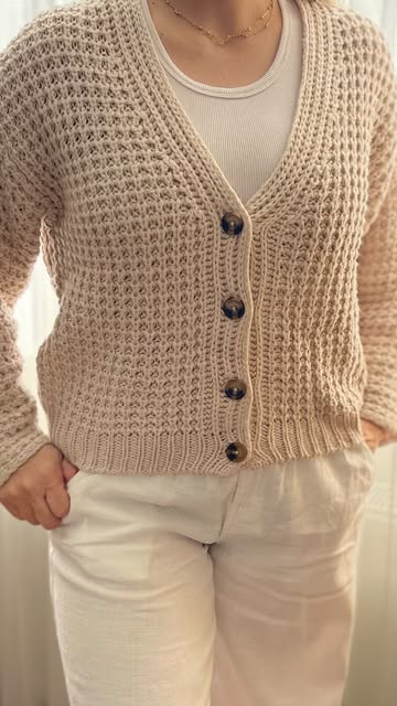 کاردیگن اسمارا دارای چهار دکمه